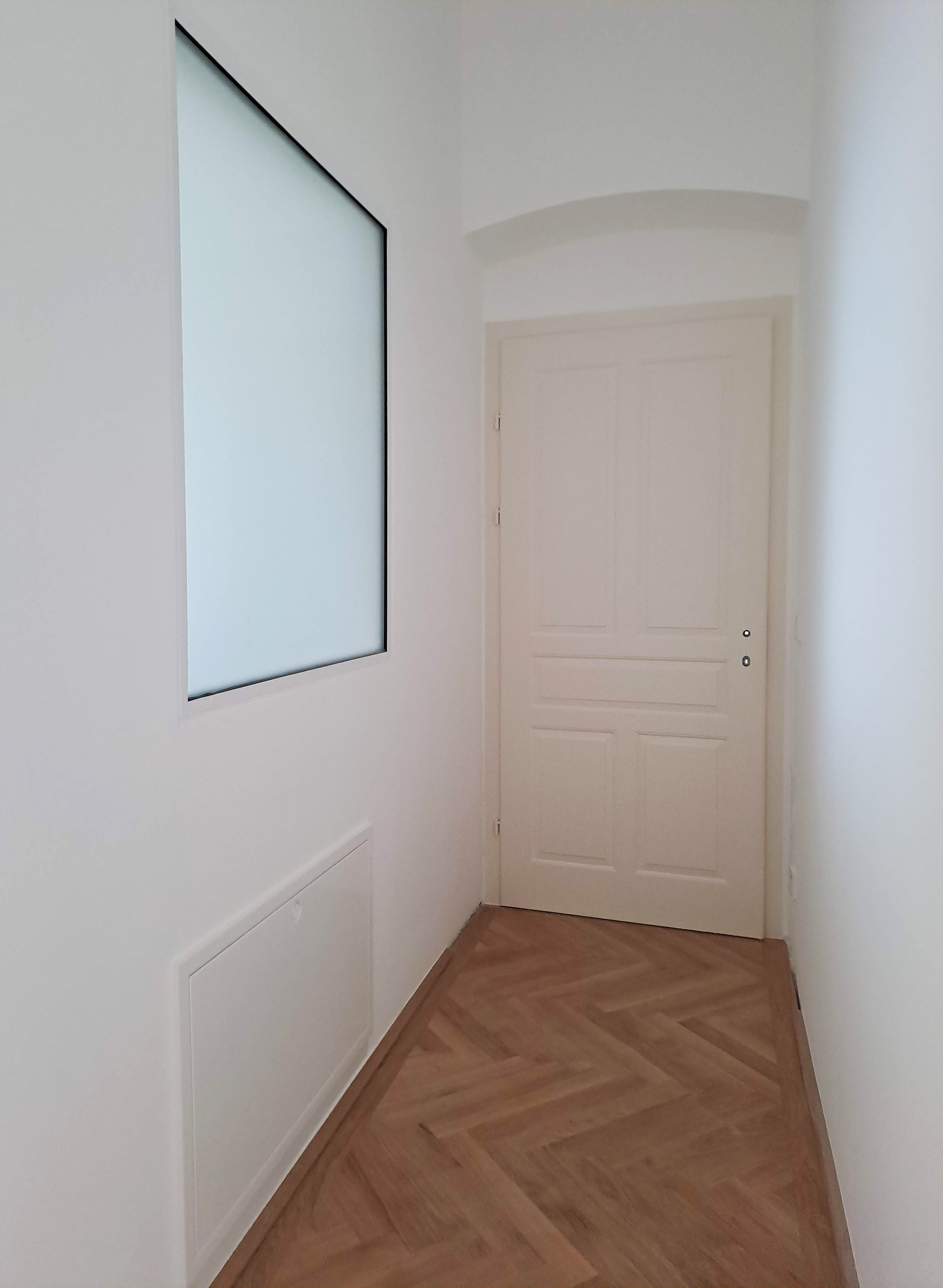 Umbau und Neugestaltung Mietwohnung P, Wien 4, Gang mit Belichtungsfenster